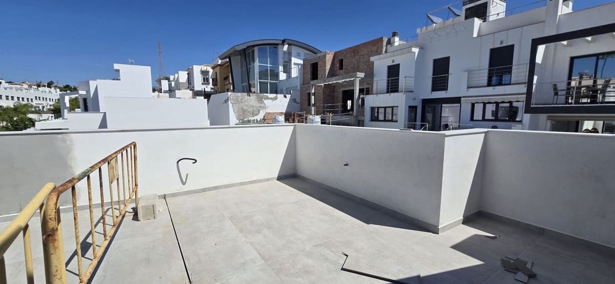 4 soveværelse Semi-Rækkehus til salg i Nerja med swimmingpool garage - € 695.000 (Ref: 9035723)