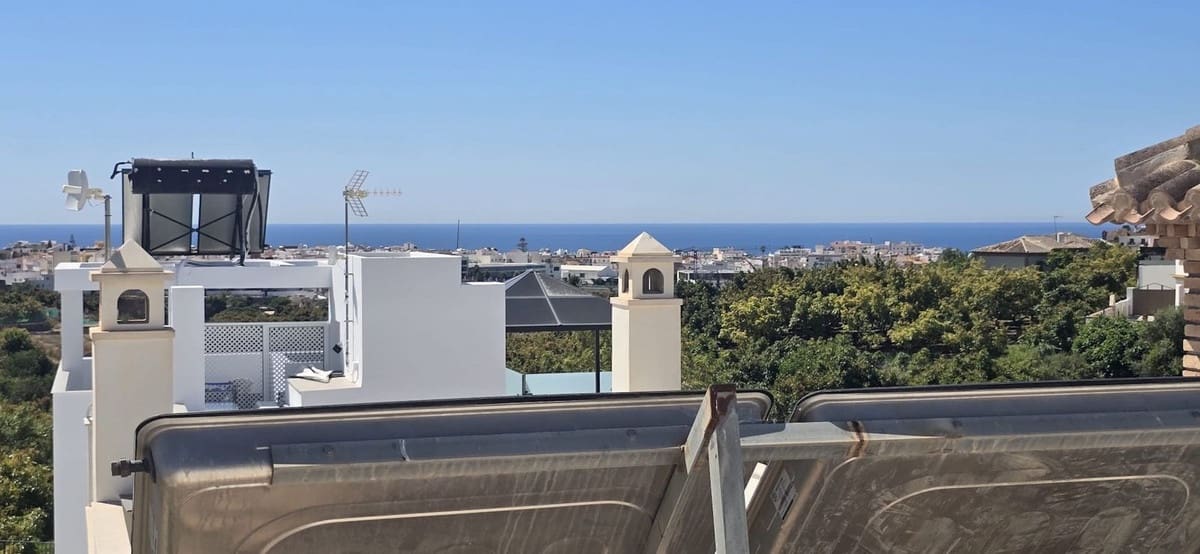 4 slaapkamer Halfvrijstaande villa te koop in Nerja met zwembad garage - € 695.000 (Ref: 9035723)