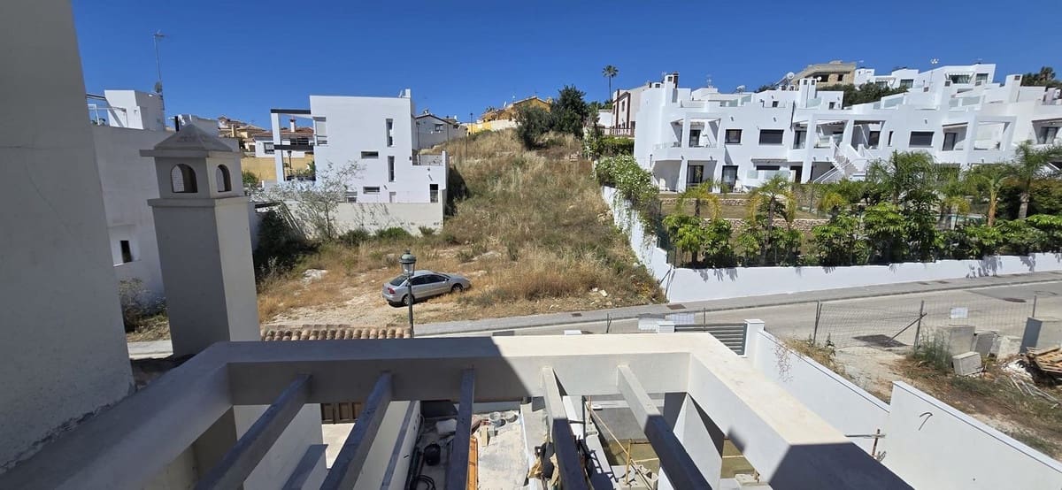 4 slaapkamer Halfvrijstaande villa te koop in Nerja met zwembad garage - € 695.000 (Ref: 9035723)