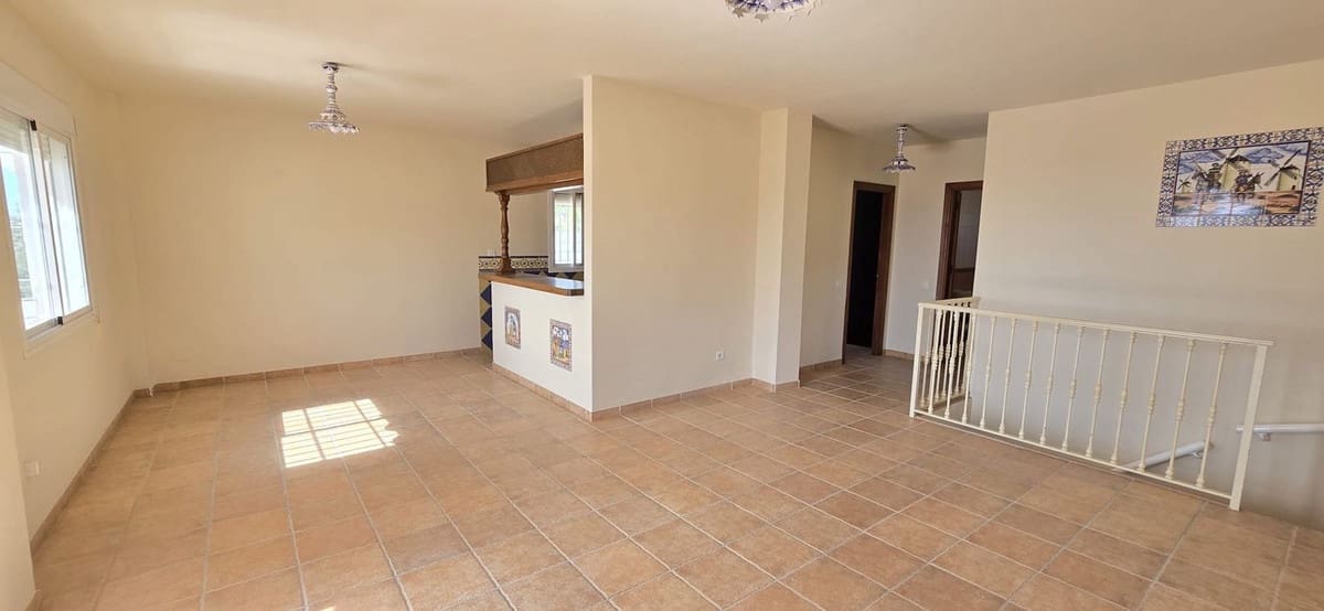 4 soveværelse Villa til salg i Nerja med swimmingpool garage - € 600.000 (Ref: 9051811)