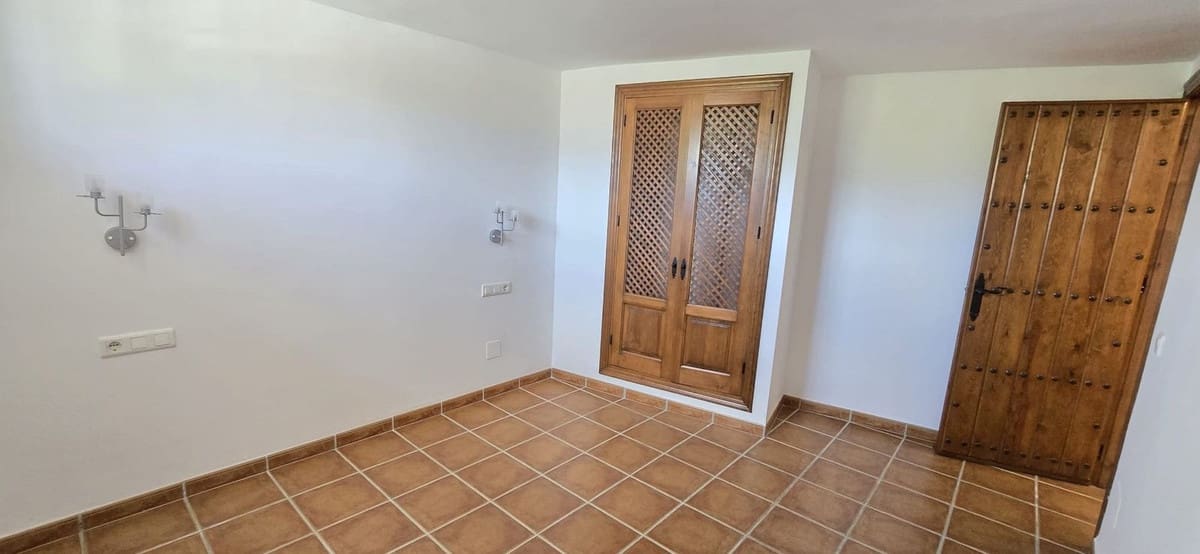 4 soveværelse Villa til salg i Nerja med swimmingpool garage - € 600.000 (Ref: 9051811)