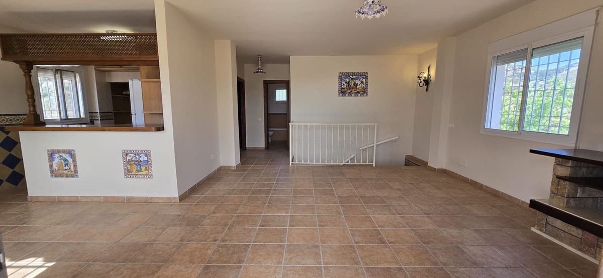 4 soveværelse Villa til salg i Nerja med swimmingpool garage - € 600.000 (Ref: 9051811)