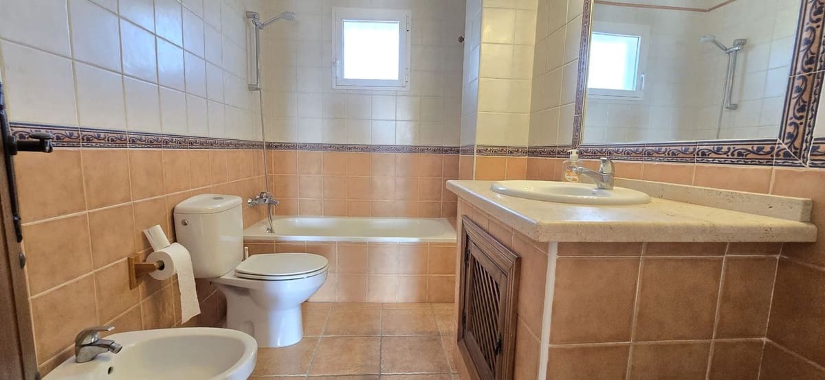 4 soveværelse Villa til salg i Nerja med swimmingpool garage - € 600.000 (Ref: 9051811)