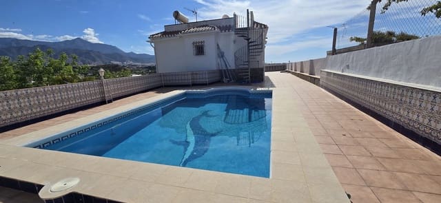 4 sypialnia Willa na sprzedaż w Nerja z basenem garażem - 630 000 € (Ref: 9051811)