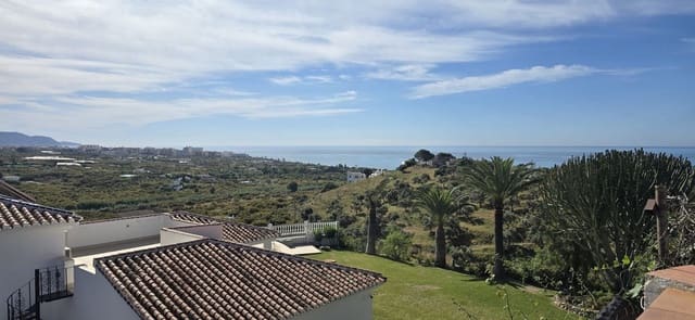 4 sypialnia Willa na sprzedaż w Nerja z basenem garażem - 600 000 € (Ref: 9051811)