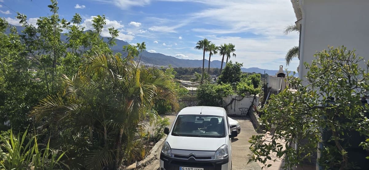 4 soveværelse Villa til salg i Nerja med swimmingpool garage - € 600.000 (Ref: 9051811)