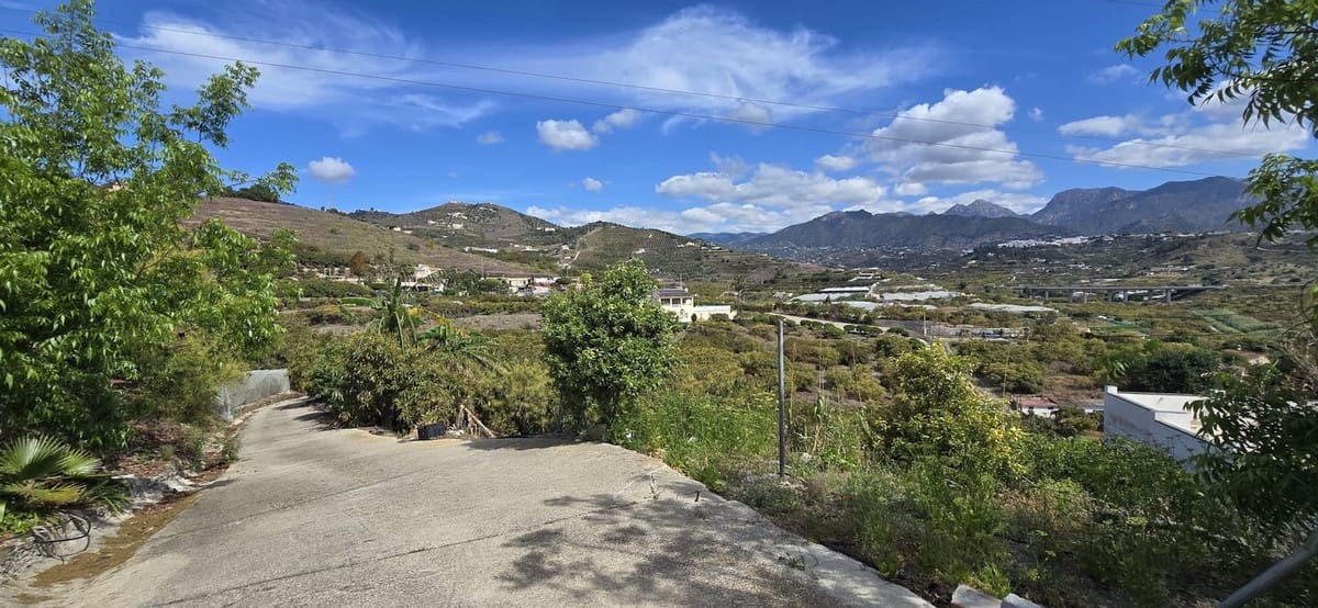 4 soveværelse Villa til salg i Nerja med swimmingpool garage - € 600.000 (Ref: 9051811)