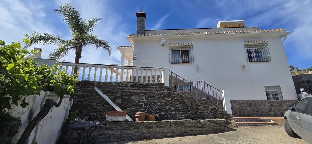 4 soverom Villa til salgs i Nerja med svømmebasseng garasje - € 580 000 (Ref: 9051811)