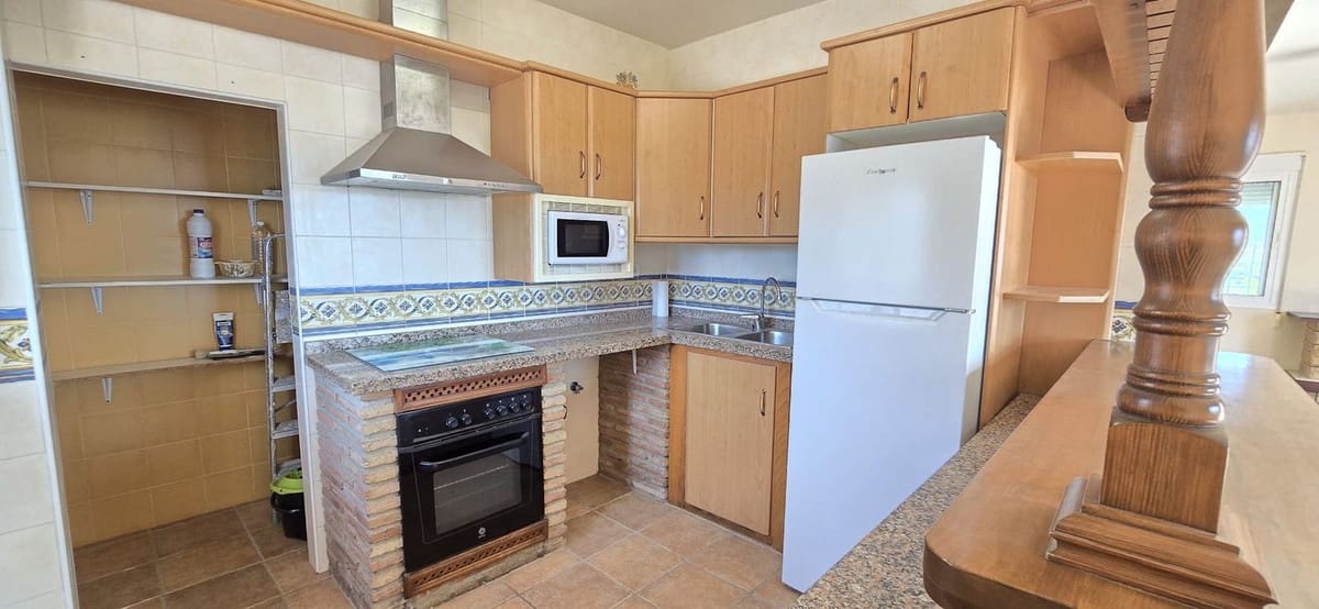 4 soverom Villa til salgs i Nerja med svømmebasseng garasje - € 580 000 (Ref: 9051811)