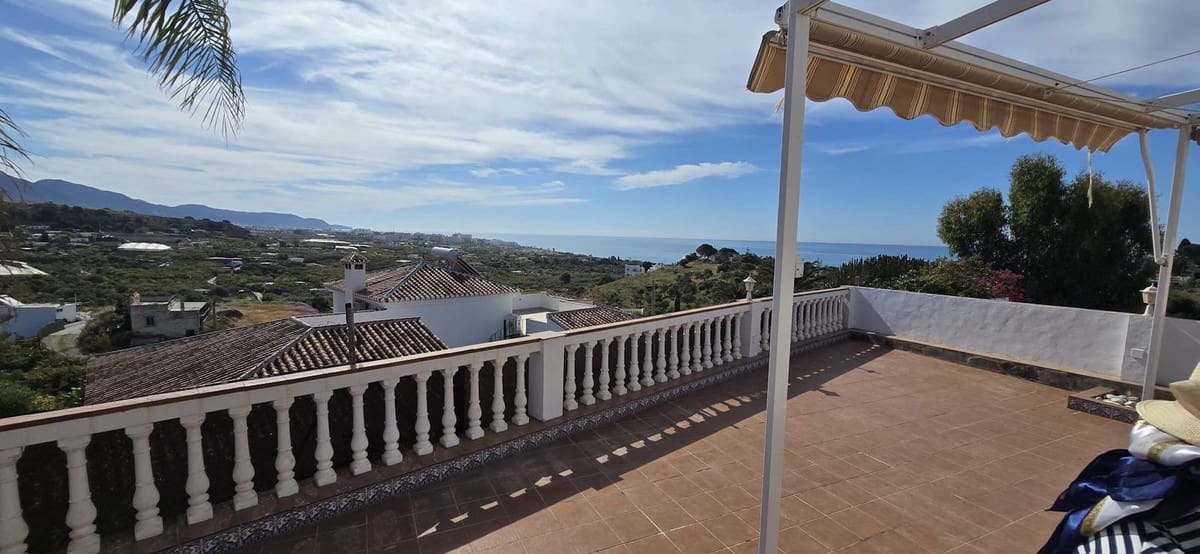 4 soverom Villa til salgs i Nerja med svømmebasseng garasje - € 580 000 (Ref: 9051811)