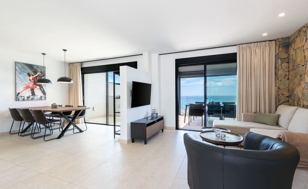 3 soveværelse Byhus til salg i Torrox-Costa med swimmingpool garage - € 695.000 (Ref: 9051812)