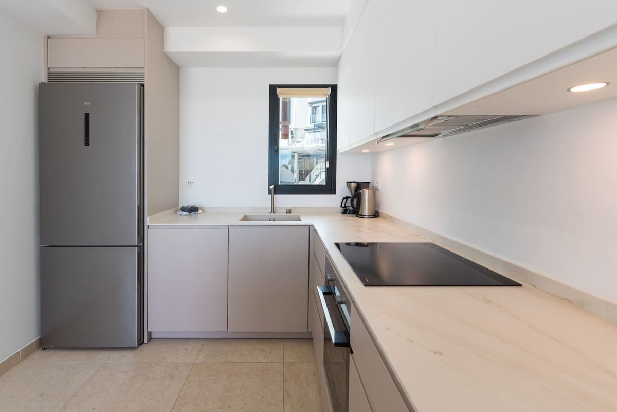 3 soveværelse Byhus til salg i Torrox-Costa med swimmingpool garage - € 695.000 (Ref: 9051812)