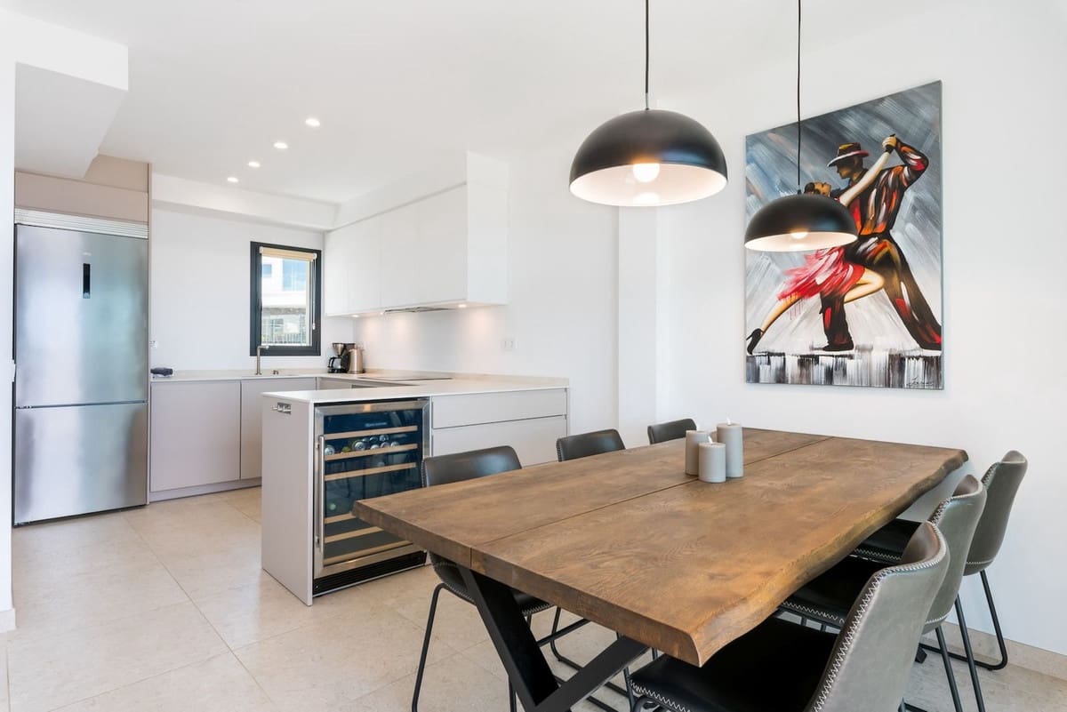 3 soveværelse Byhus til salg i Torrox-Costa med swimmingpool garage - € 695.000 (Ref: 9051812)