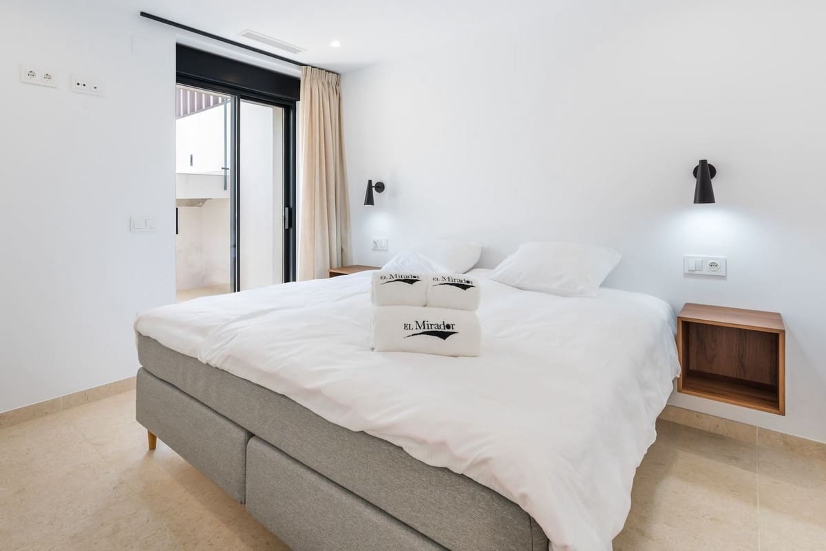 3 soveværelse Byhus til salg i Torrox-Costa med swimmingpool garage - € 695.000 (Ref: 9051812)