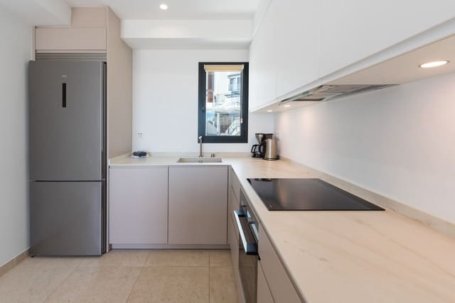 Casa de 3 habitaciones en Torrox-Costa, Torrox en venta con piscina garaje - 695.000 € (Ref: 9051812)