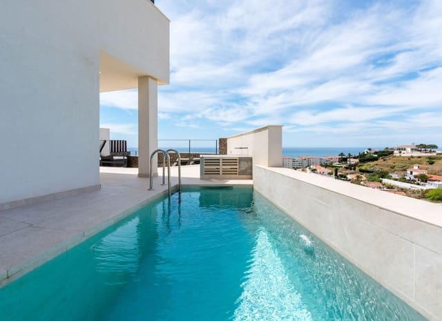 Casa de 3 habitaciones en Torrox-Costa, Torrox en venta con piscina garaje - 695.000 € (Ref: 9051812)