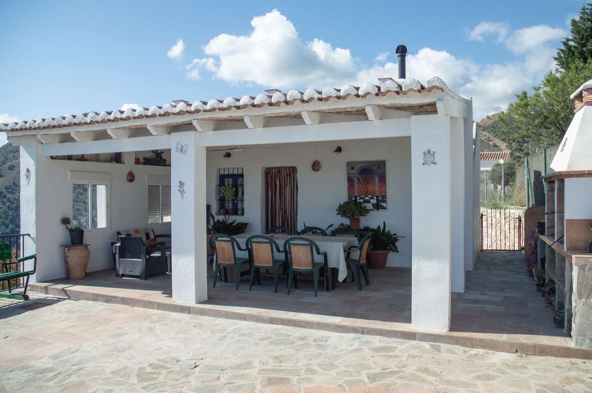 Chalet de 2 habitaciones en Frigiliana en venta con piscina garaje - 339.000 € (Ref: 9057112)