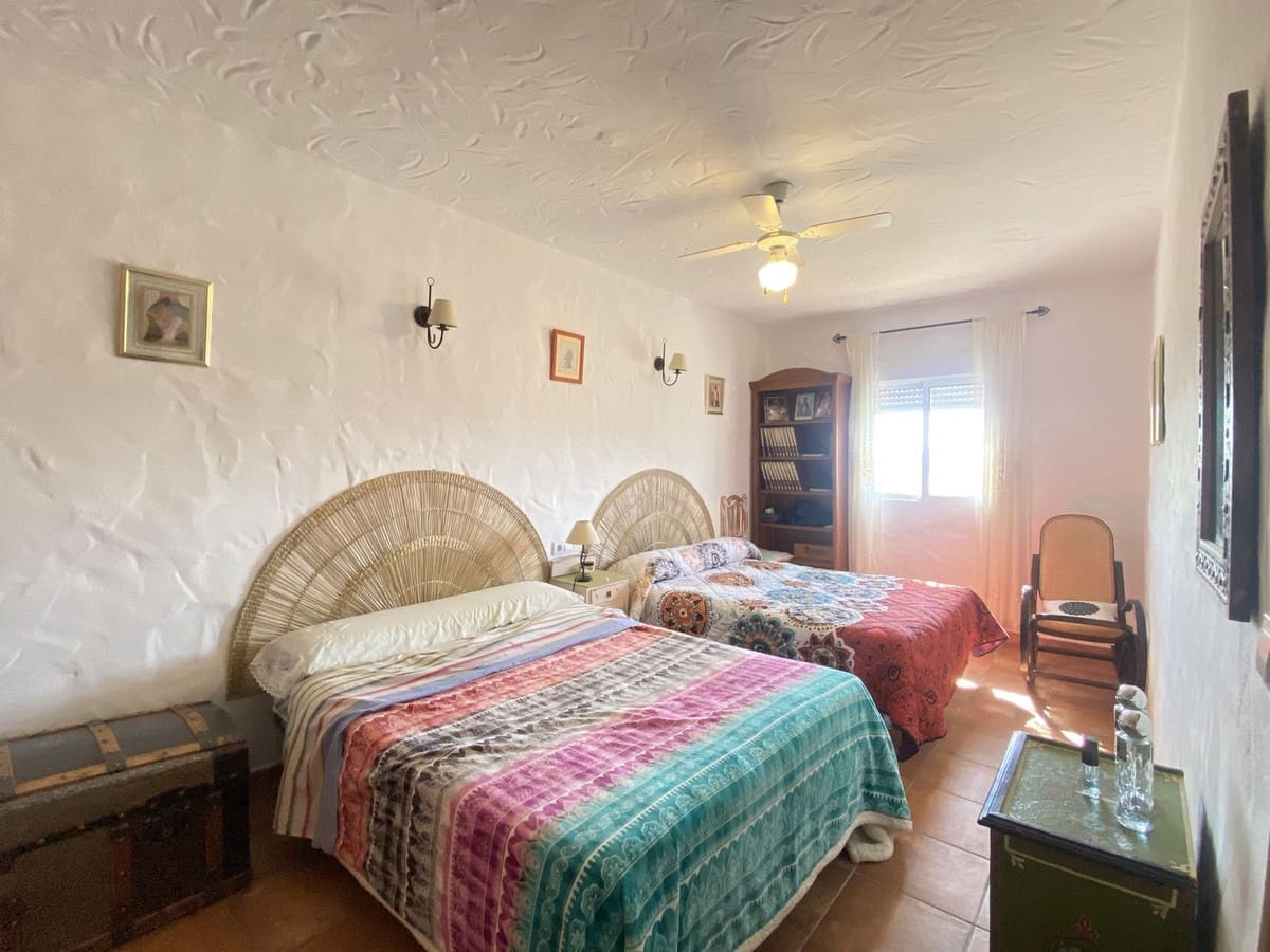 Chalet de 2 habitaciones en Frigiliana en venta con piscina garaje - 339.000 € (Ref: 9057112)