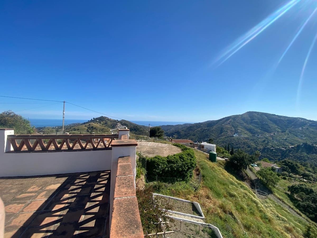 Chalet de 2 habitaciones en Frigiliana en venta con piscina garaje - 339.000 € (Ref: 9057112)