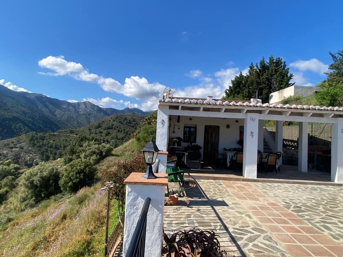 Chalet de 2 habitaciones en Frigiliana en venta con piscina garaje - 339.000 € (Ref: 9057112)