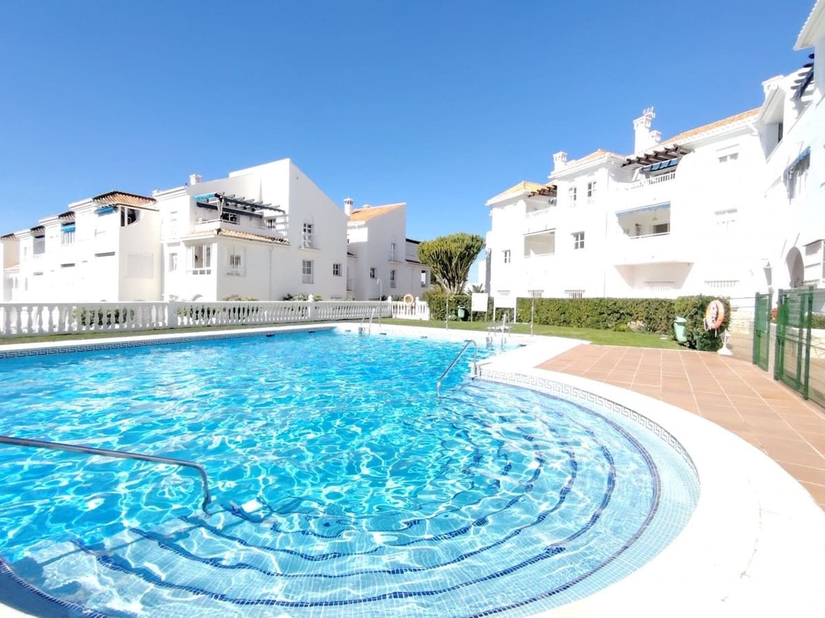 2 soveværelse Lejlighed til salg i Nerja med swimmingpool garage - € 439.000 (Ref: 9061781)