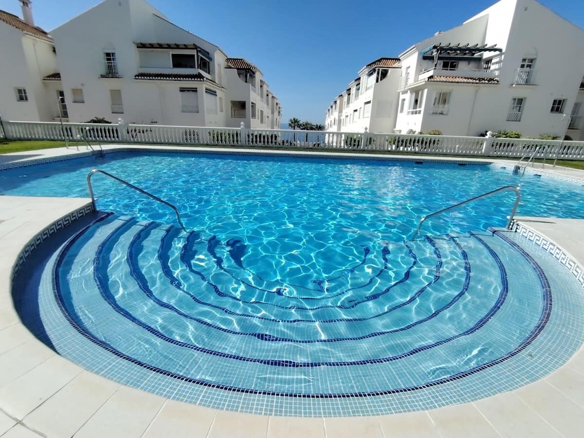 2 soveværelse Lejlighed til salg i Nerja med swimmingpool garage - € 439.000 (Ref: 9061781)