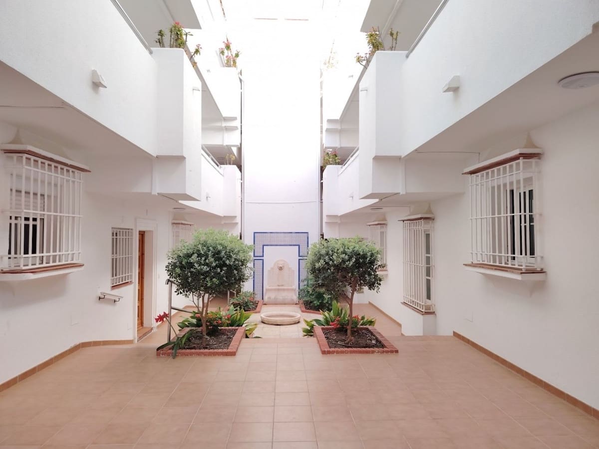 Apartamento de 2 habitaciones en Nerja en venta con piscina garaje - 439.000 € (Ref: 9061781)