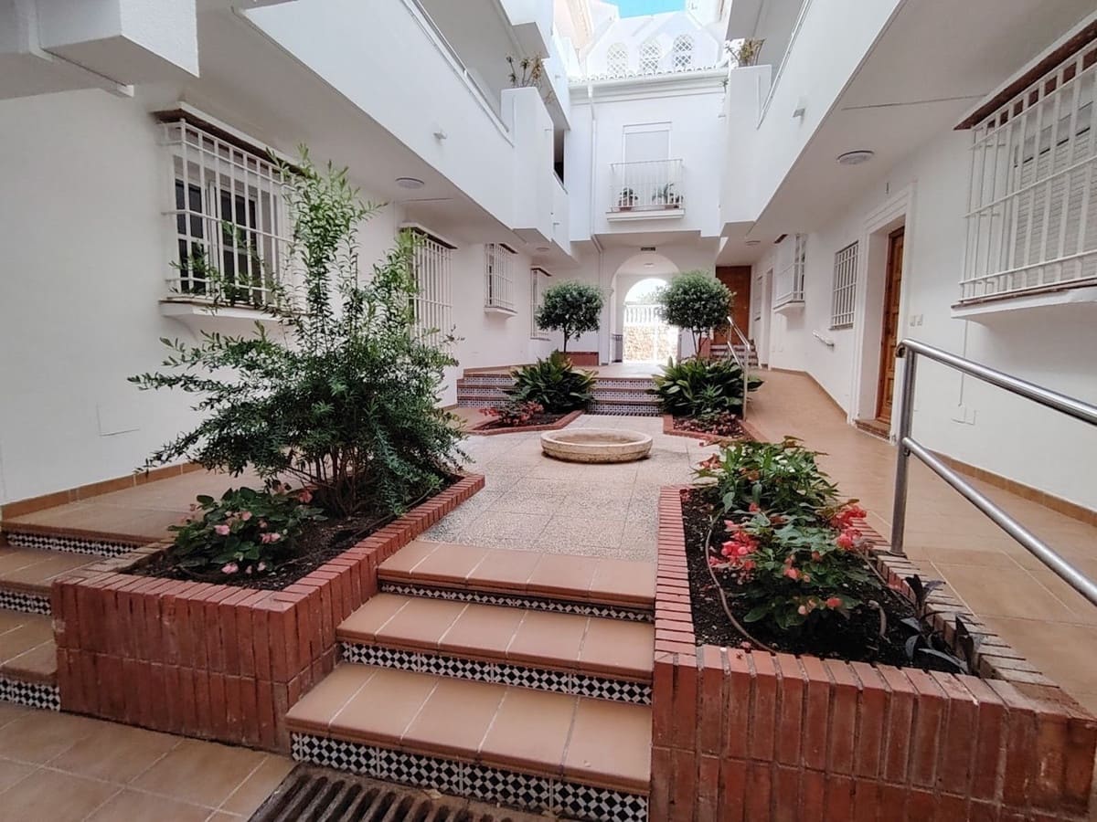 Apartamento de 2 habitaciones en Nerja en venta con piscina garaje - 439.000 € (Ref: 9061781)