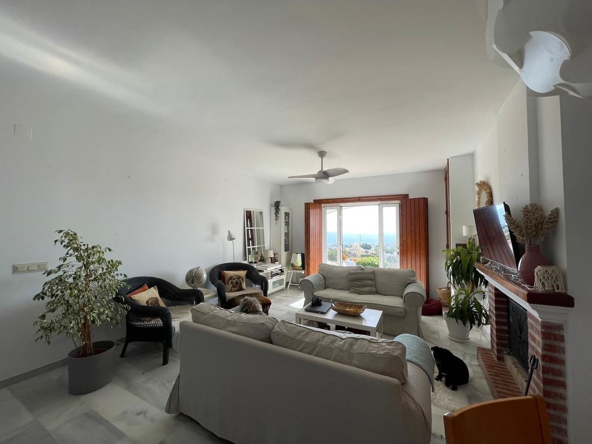 2 slaapkamer Villa te koop in Nerja met zwembad garage - € 650.000 (Ref: 9087239)