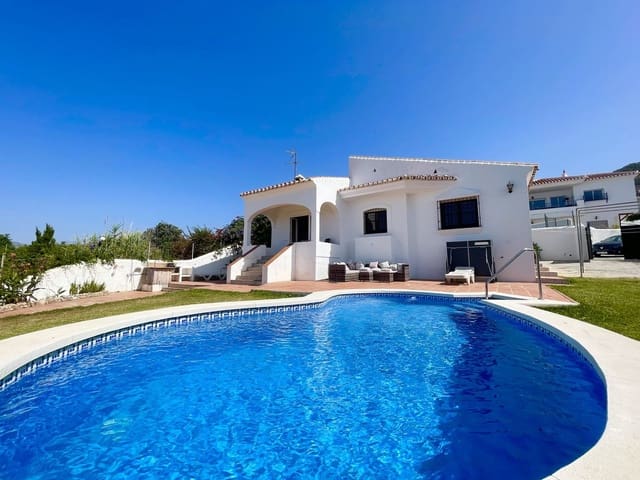 2 sypialnia Willa na sprzedaż w Nerja z basenem garażem - 650 000 € (Ref: 9087239)