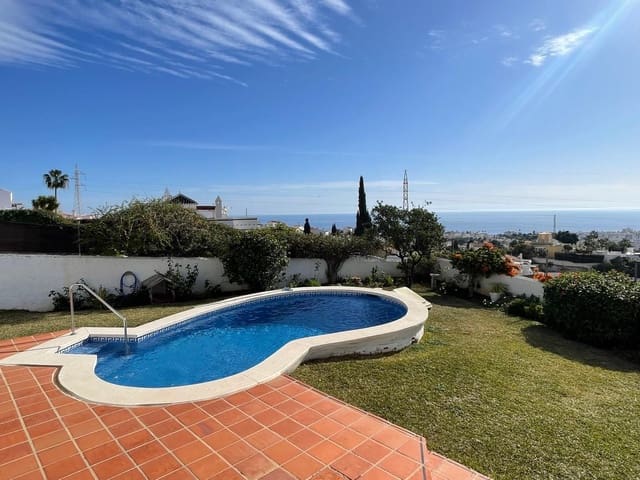 2 sypialnia Willa na sprzedaż w Nerja z basenem garażem - 650 000 € (Ref: 9087239)