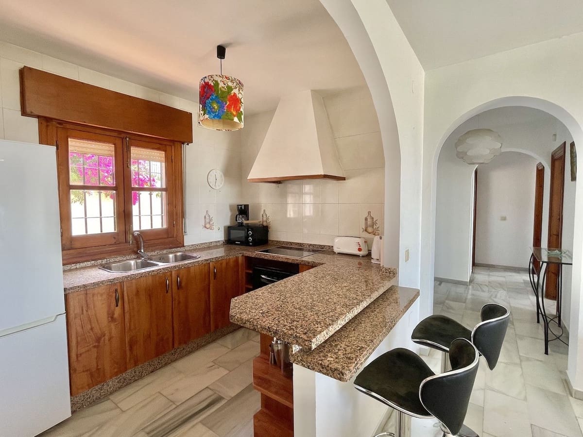 2 slaapkamer Villa te koop in Nerja met zwembad garage - € 650.000 (Ref: 9087239)