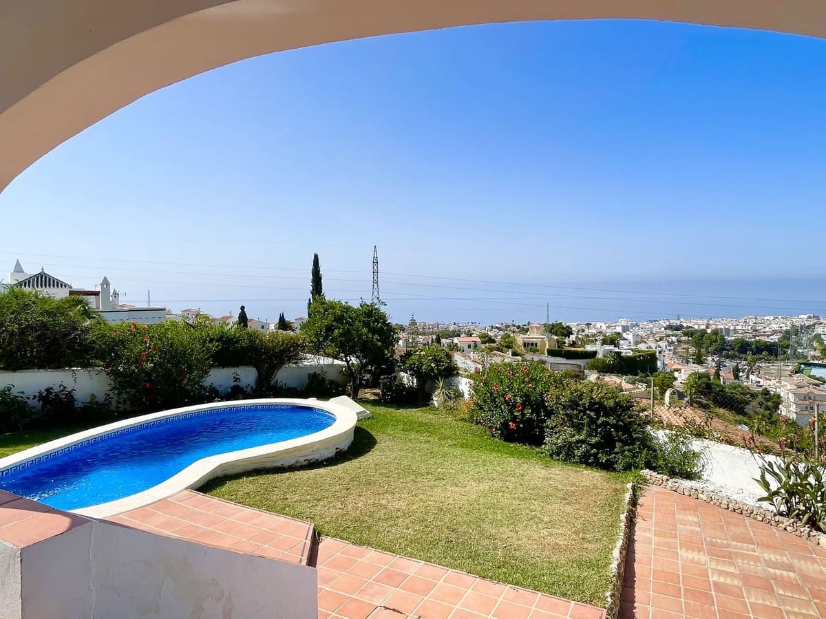 2 slaapkamer Villa te koop in Nerja met zwembad garage - € 650.000 (Ref: 9087239)