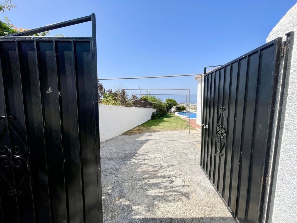 2 slaapkamer Villa te koop in Nerja met zwembad garage - € 650.000 (Ref: 9087239)