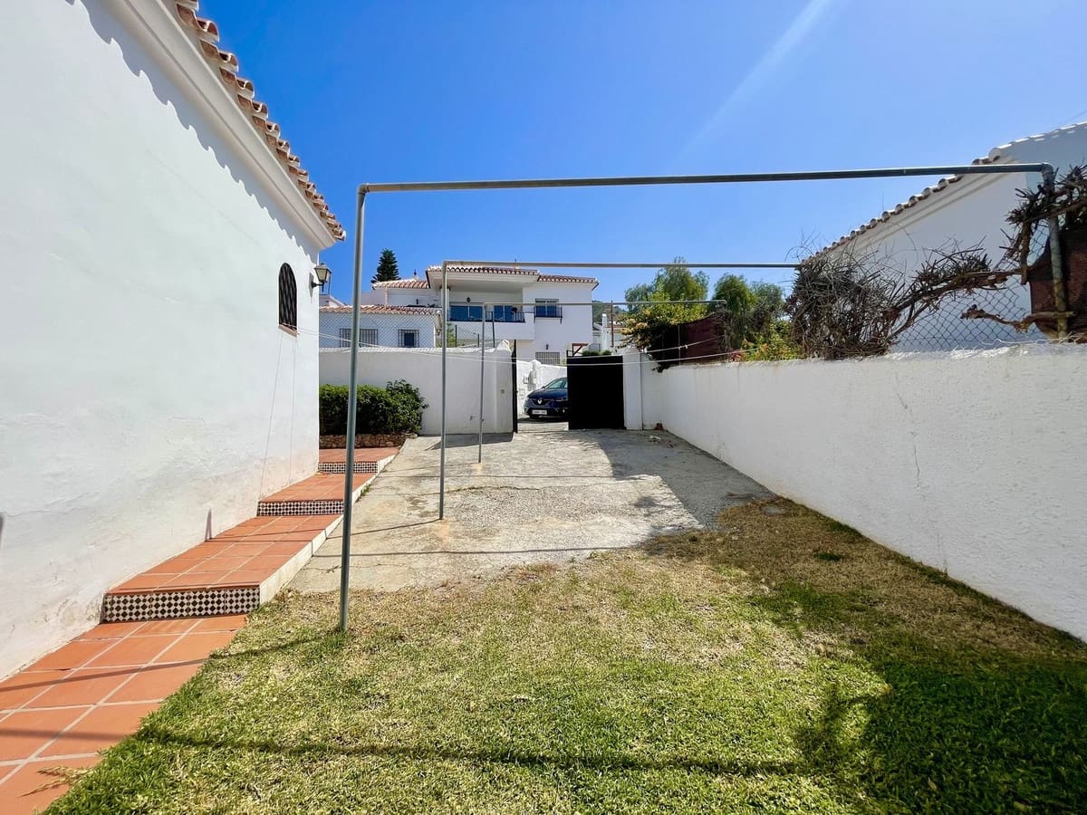 2 slaapkamer Villa te koop in Nerja met zwembad garage - € 650.000 (Ref: 9087239)