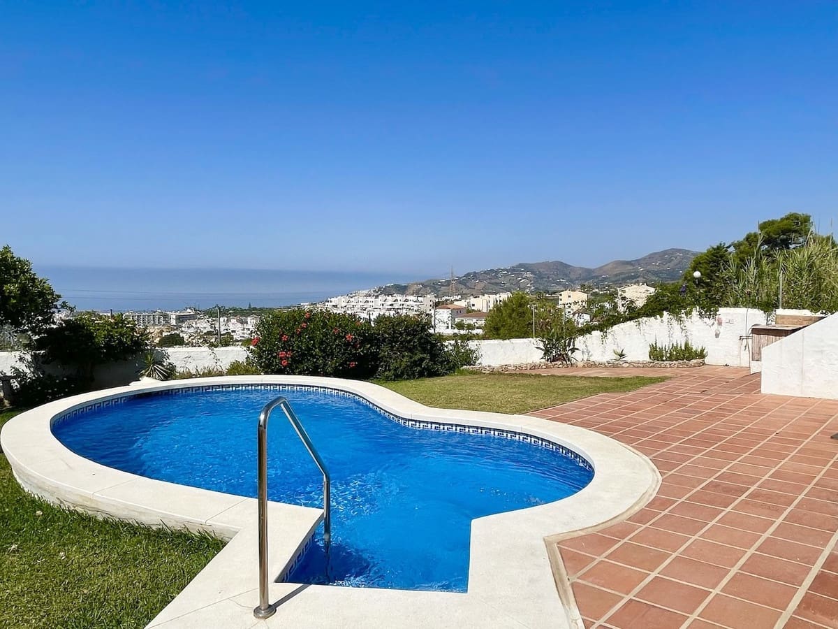 2 slaapkamer Villa te koop in Nerja met zwembad garage - € 650.000 (Ref: 9087239)