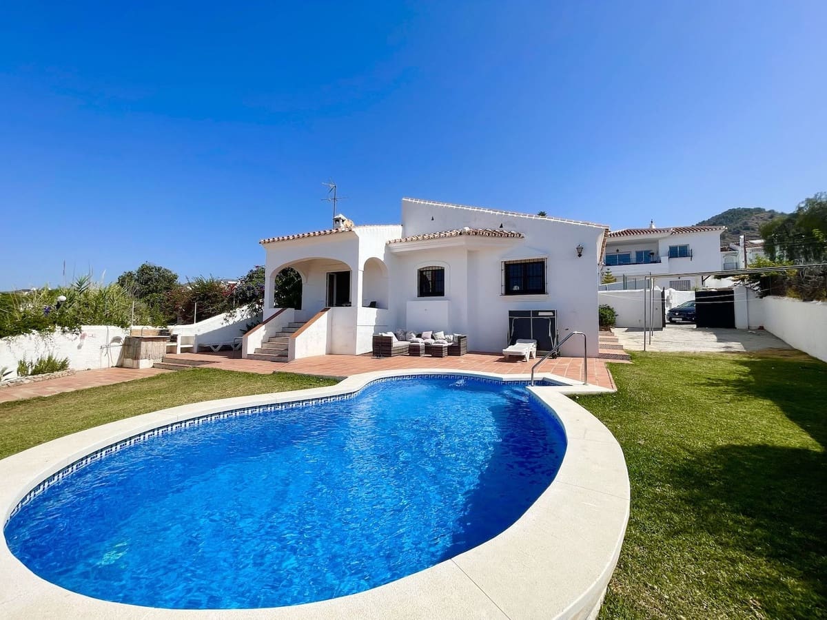 2 quarto Moradia para venda em Nerja com piscina garagem - 650 000 € (Ref: 9087239)