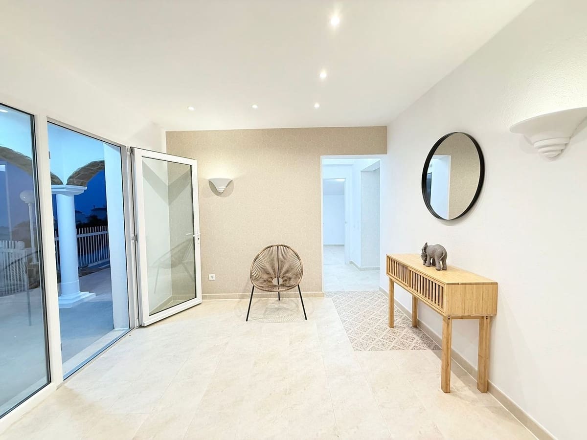 4 sypialnia Willa na sprzedaż w Torrox-Costa z basenem garażem - 475 000 € (Ref: 9133177)