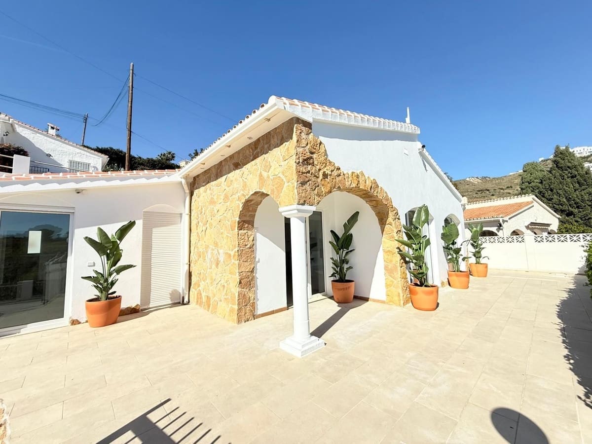 4 sypialnia Willa na sprzedaż w Torrox-Costa z basenem garażem - 475 000 € (Ref: 9133177)