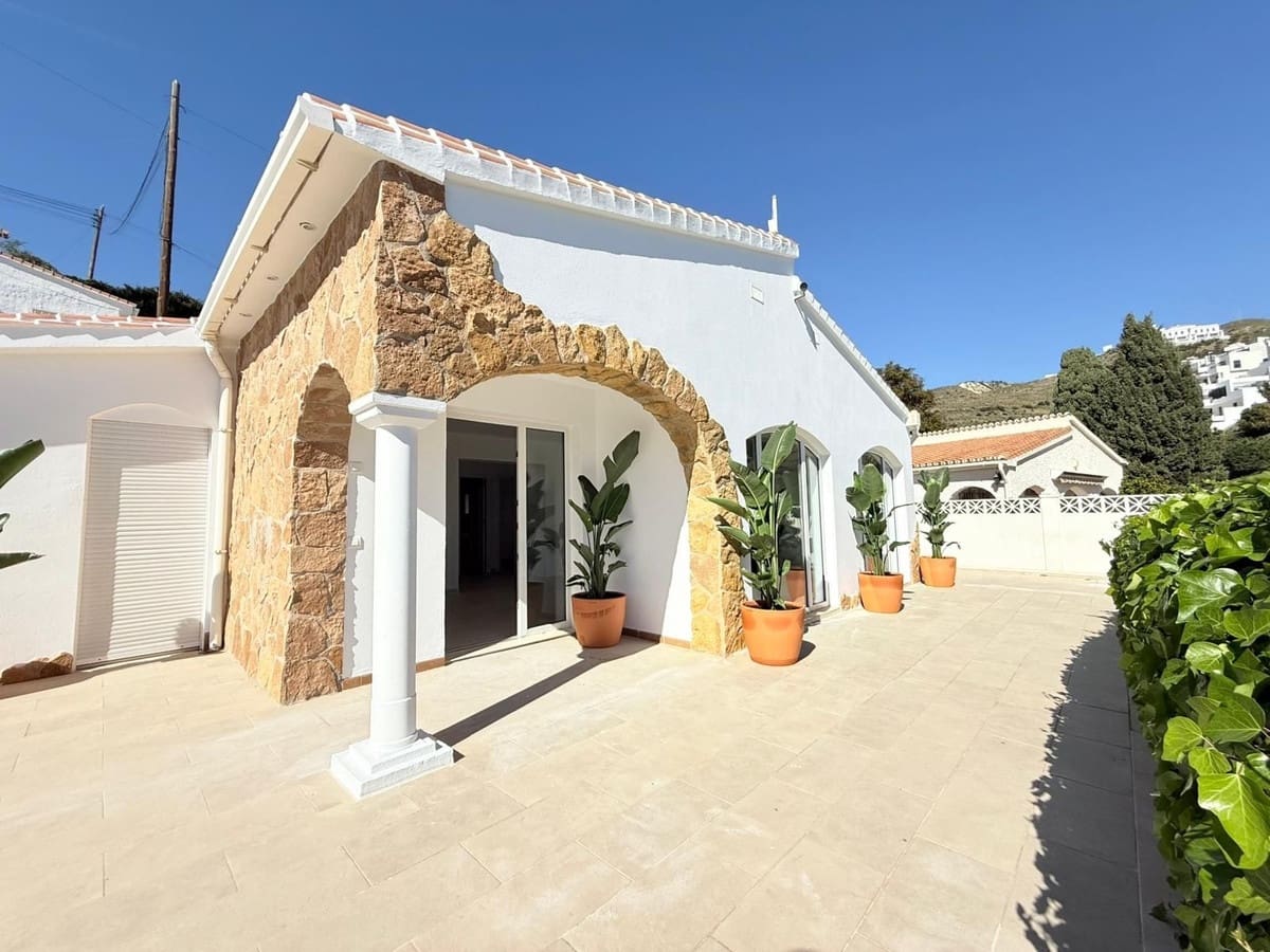 4 sypialnia Willa na sprzedaż w Torrox-Costa z basenem garażem - 475 000 € (Ref: 9133177)