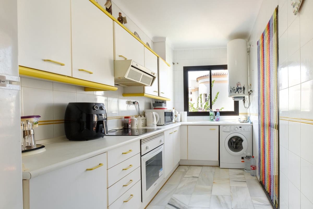 2 soveværelse Lejlighed til salg i Nerja med swimmingpool - € 499.000 (Ref: 9150976)