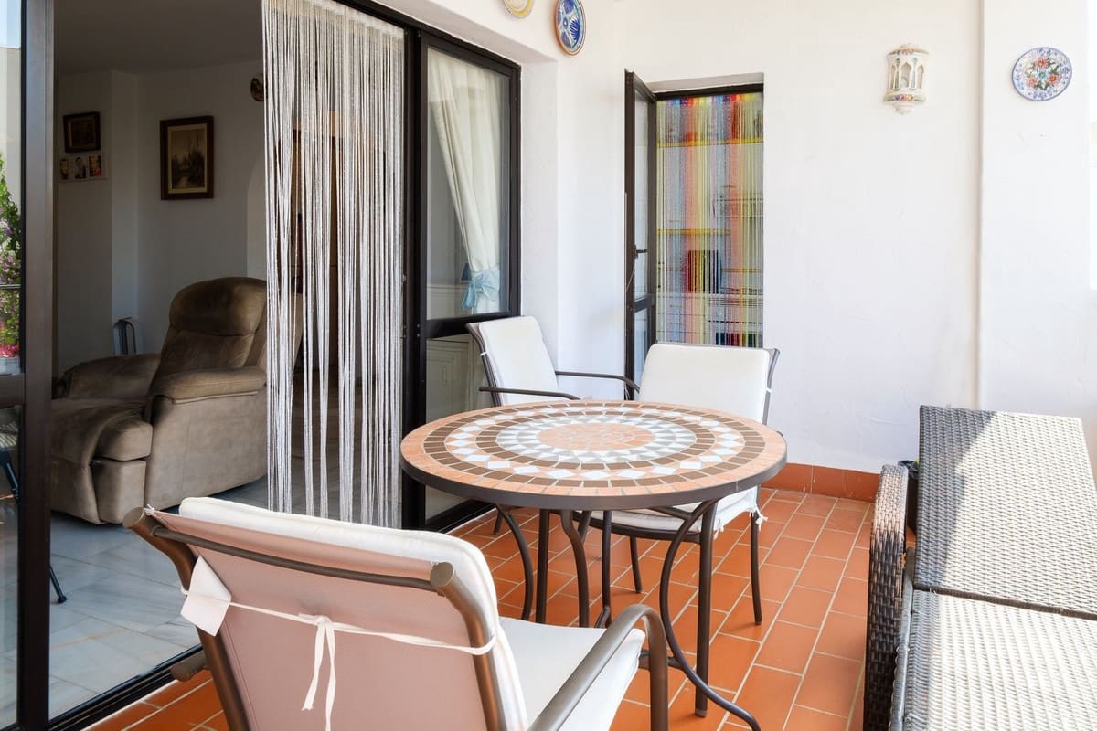 2 soveværelse Lejlighed til salg i Nerja med swimmingpool - € 499.000 (Ref: 9150976)