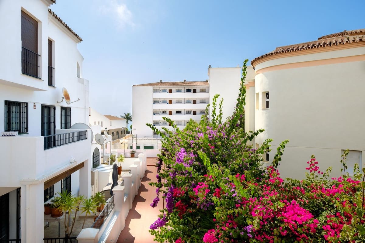 2 soveværelse Lejlighed til salg i Nerja med swimmingpool - € 499.000 (Ref: 9150976)