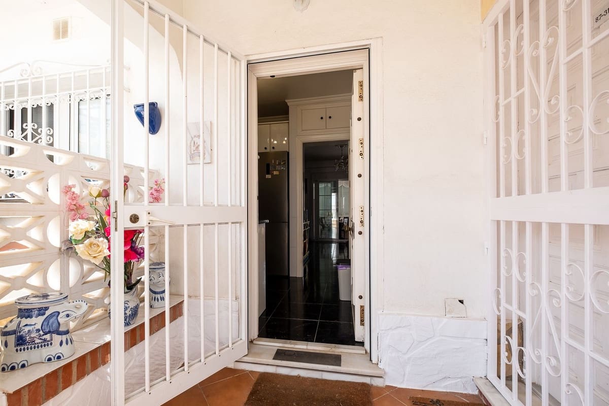 2 soveværelse Semi-Rækkehus til salg i Torrox-Costa med garage - € 359.000 (Ref: 9151068)