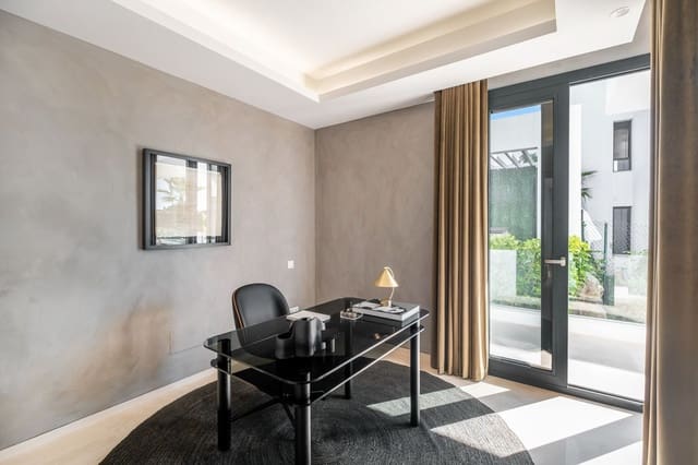 6 soveværelse Villa til salg i El Paraiso, Estepona med swimmingpool garage - € 2.950.000 (Ref: 9186561)