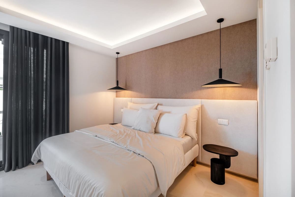 6 sypialnia Willa do wynajęcia w El Paraiso z basenem garażem - 15 000 € (Ref: 9186562)