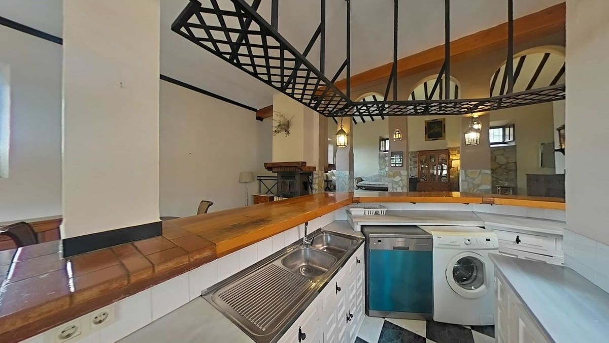 3 bedroom Villa for sale in Nerja with pool garage - € 995,000 (Ref: 9191785)