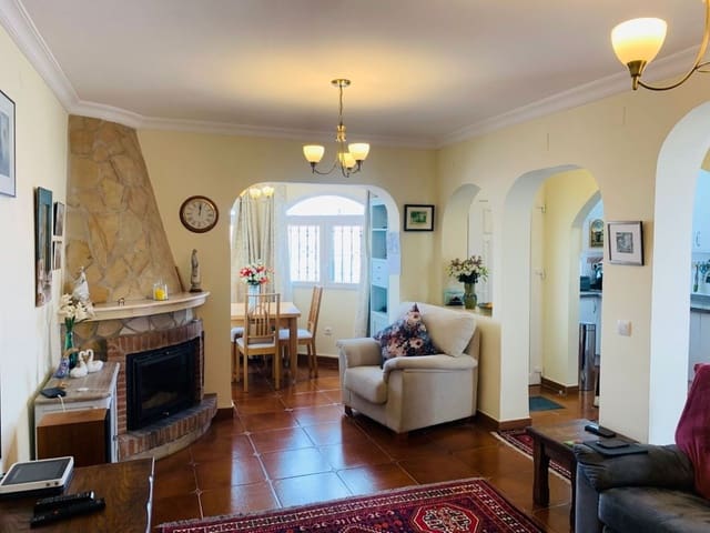 2 bedroom Townhouse for sale in Nerja with pool - € 359,000 (Ref: 9191840)