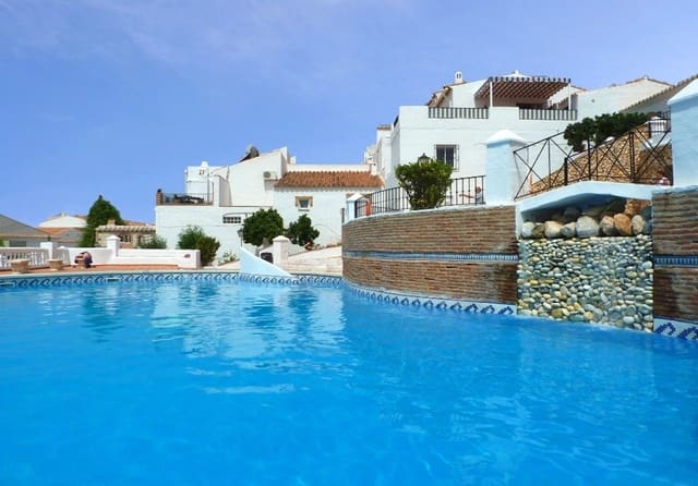 2 quarto Casa em Banda para venda em Nerja com piscina - 359 000 € (Ref: 9191840)