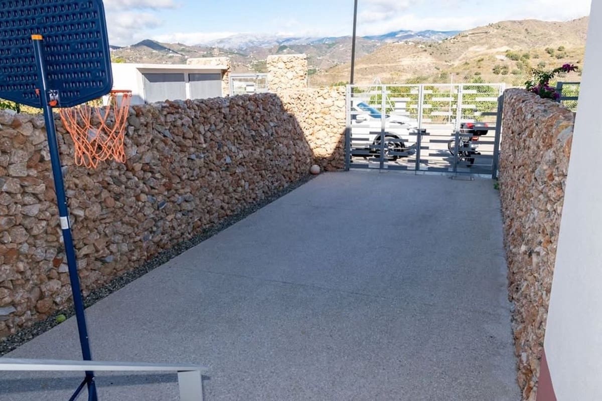 4 soveværelse Byhus til salg i Torrox-Costa med swimmingpool - € 360.000 (Ref: 9205675)